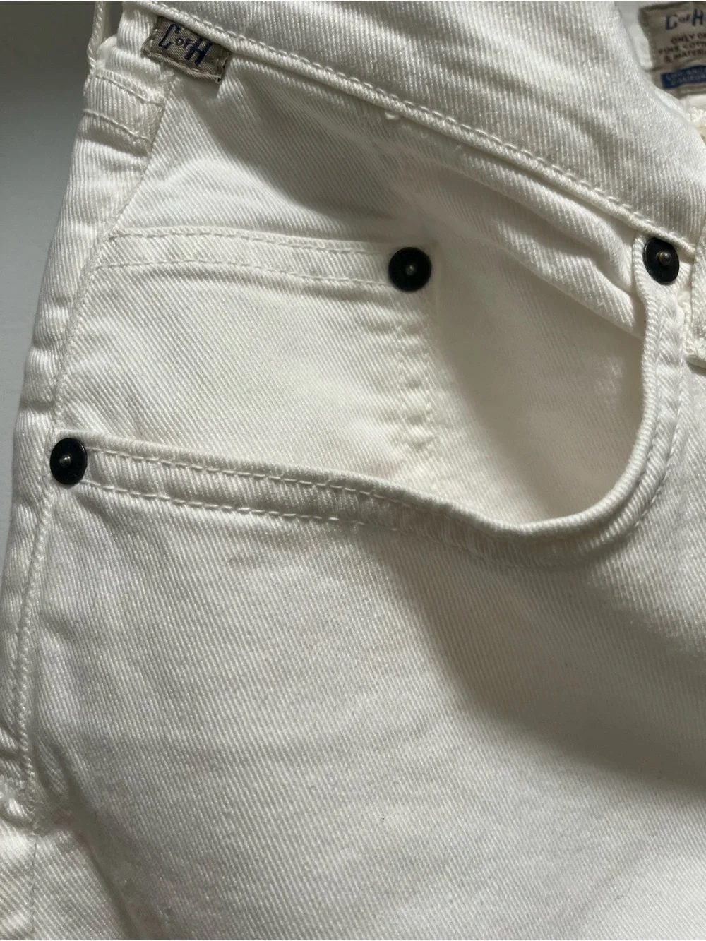 Citizens Of Humanity Lennox Cropped Lose Fit Jeans in White Size 29